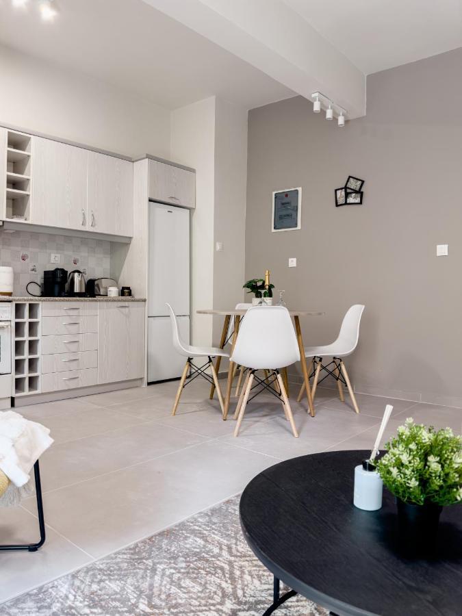 אתונה Metro Chic Haven: Modernized Urban Studio Near The Tram מראה חיצוני תמונה