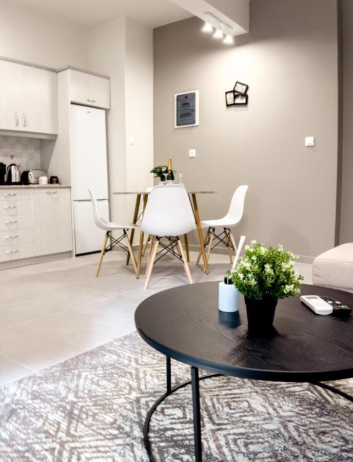 אתונה Metro Chic Haven: Modernized Urban Studio Near The Tram מראה חיצוני תמונה