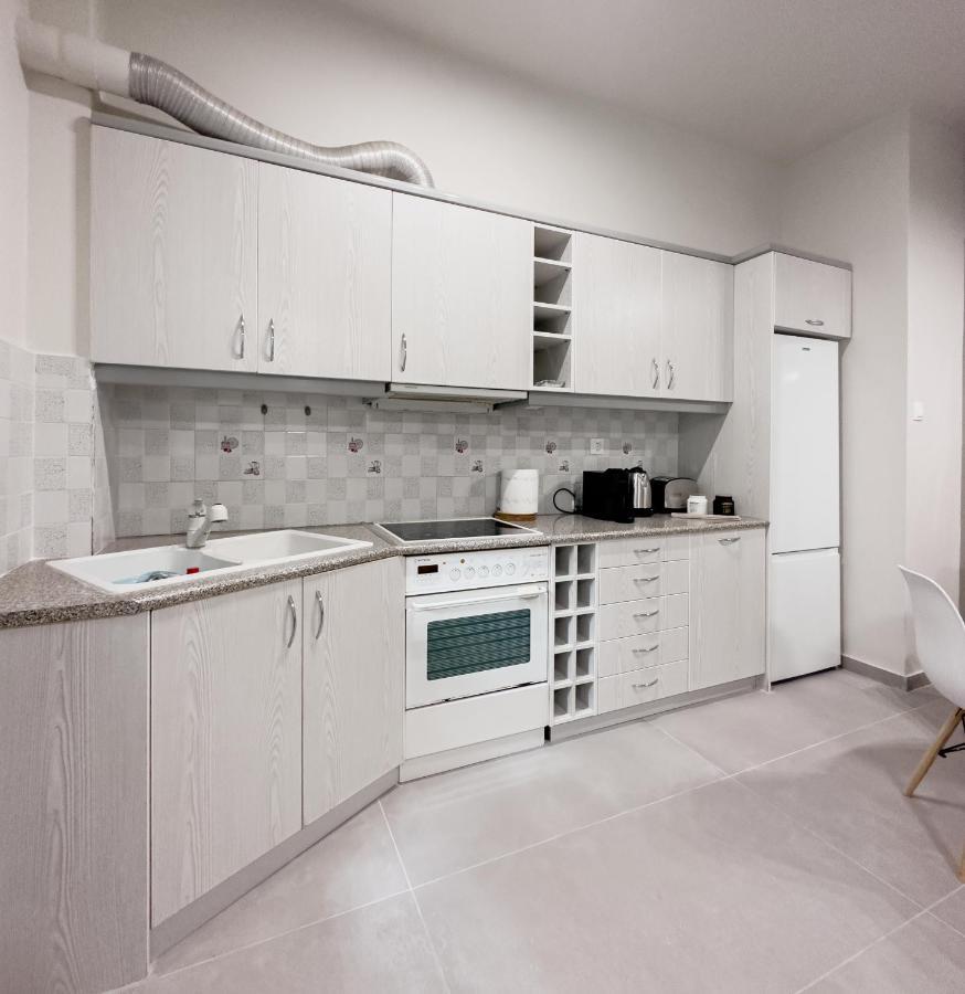 אתונה Metro Chic Haven: Modernized Urban Studio Near The Tram מראה חיצוני תמונה