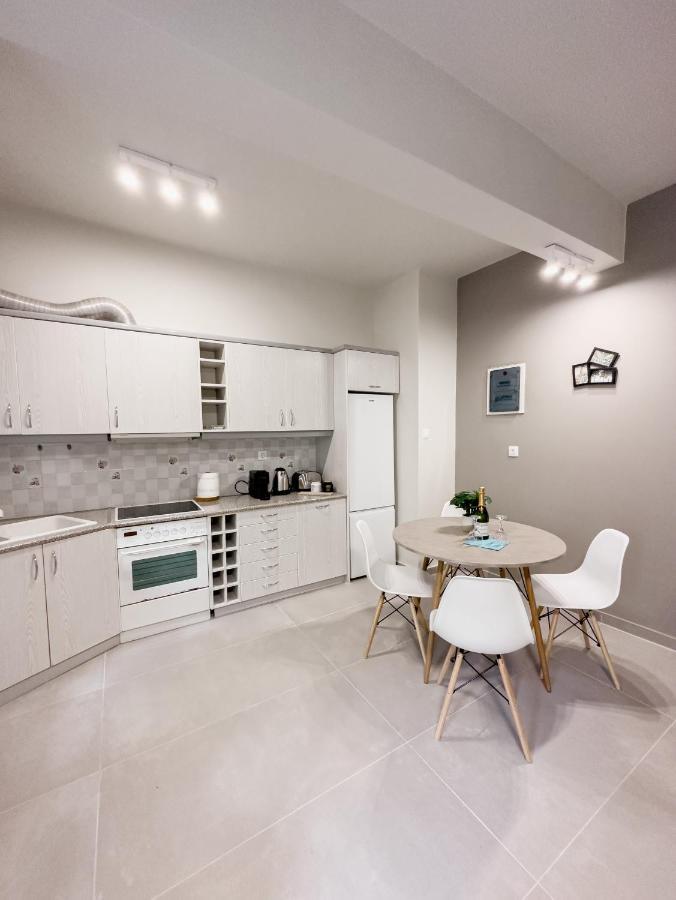 אתונה Metro Chic Haven: Modernized Urban Studio Near The Tram מראה חיצוני תמונה
