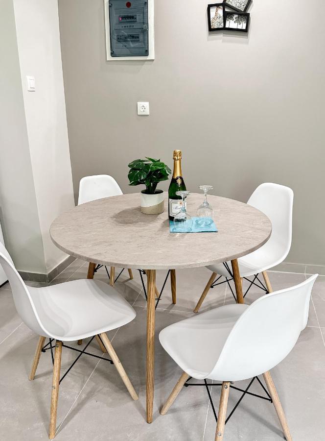 אתונה Metro Chic Haven: Modernized Urban Studio Near The Tram מראה חיצוני תמונה