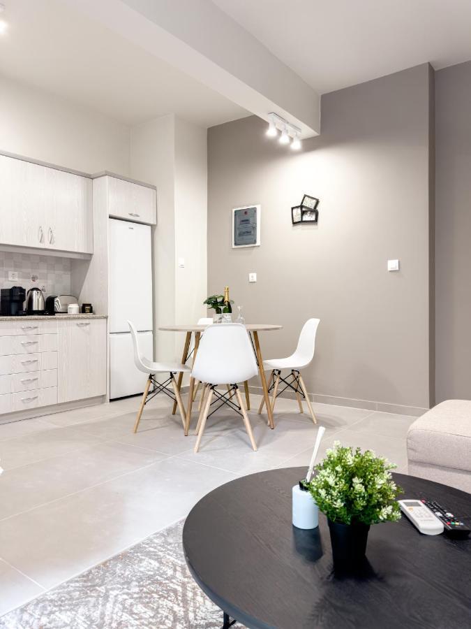 אתונה Metro Chic Haven: Modernized Urban Studio Near The Tram מראה חיצוני תמונה