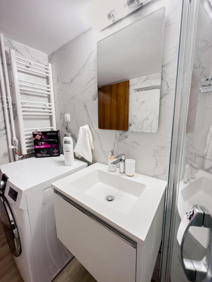 אתונה Metro Chic Haven: Modernized Urban Studio Near The Tram מראה חיצוני תמונה