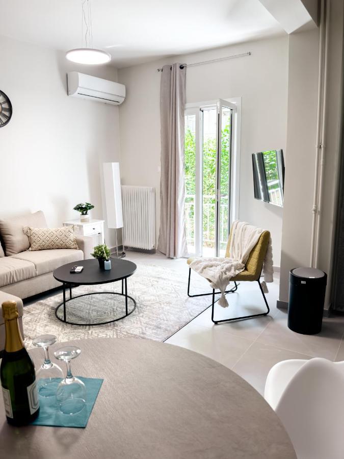 אתונה Metro Chic Haven: Modernized Urban Studio Near The Tram מראה חיצוני תמונה